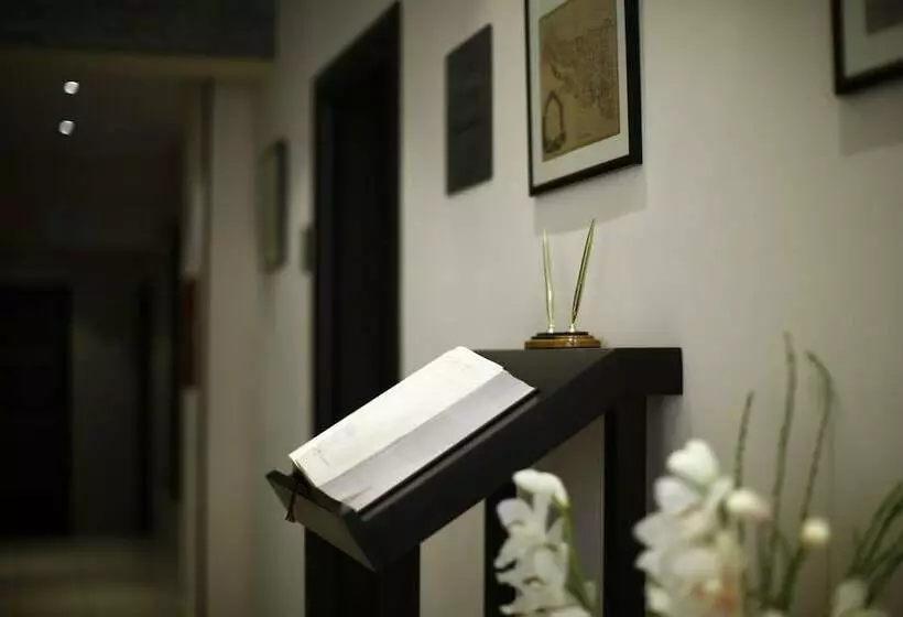 Garni Hotel Vozarev
