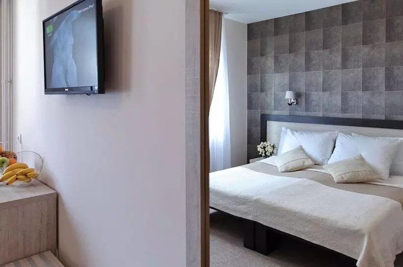 Garni Hotel Vozarev
