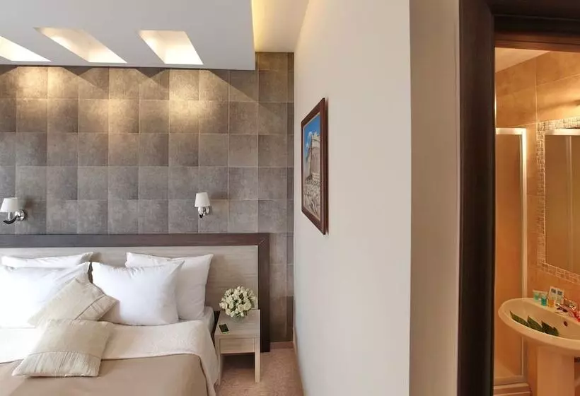 Garni Hotel Vozarev