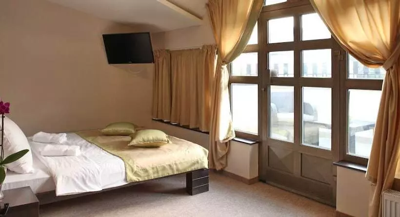 Garni Hotel Vozarev