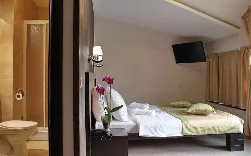 Garni Hotel Vozarev