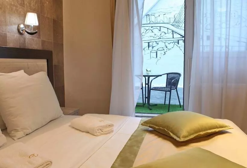 Garni Hotel Vozarev