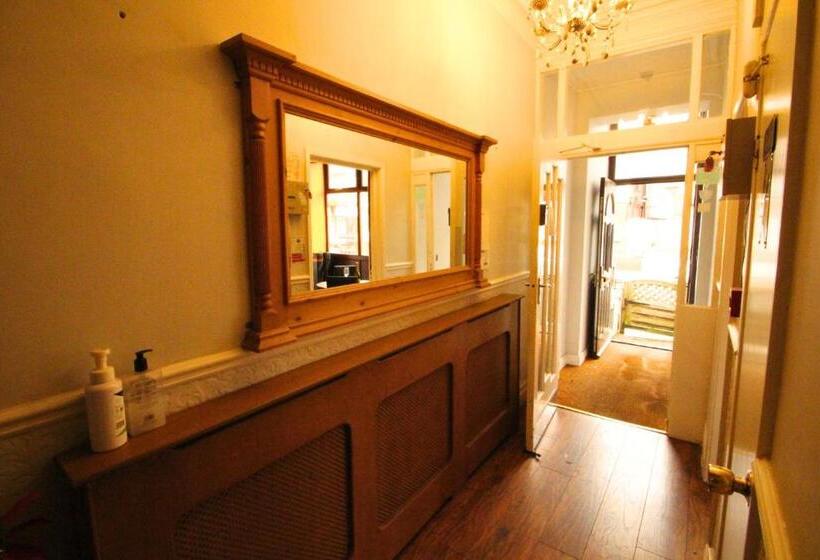 ホテル Abbey Lodge