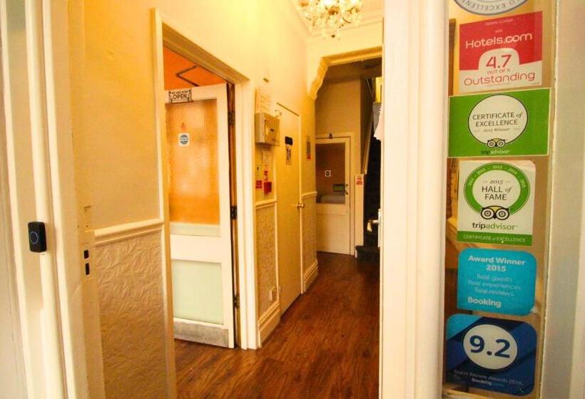 ホテル Abbey Lodge