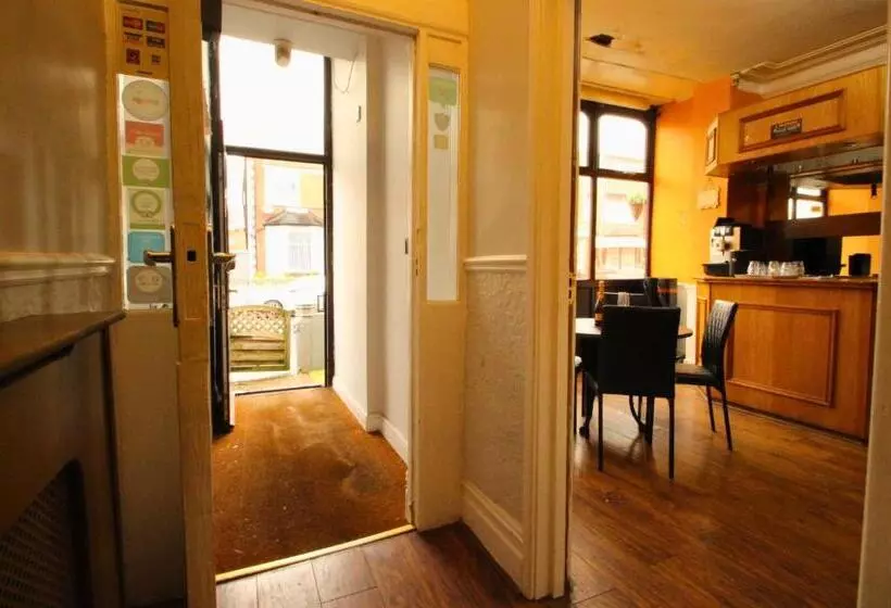 فندق Abbey Lodge