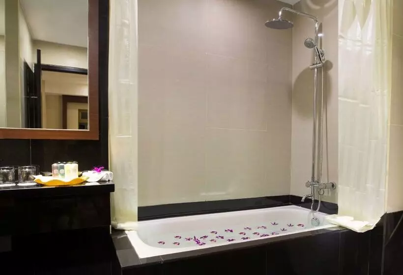 Hotel Best Western Plus Makassar Beach