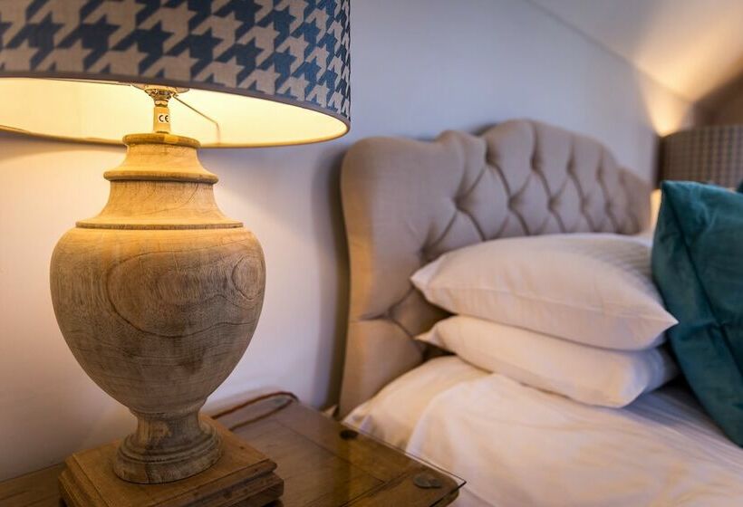 فندق Cricket Field House