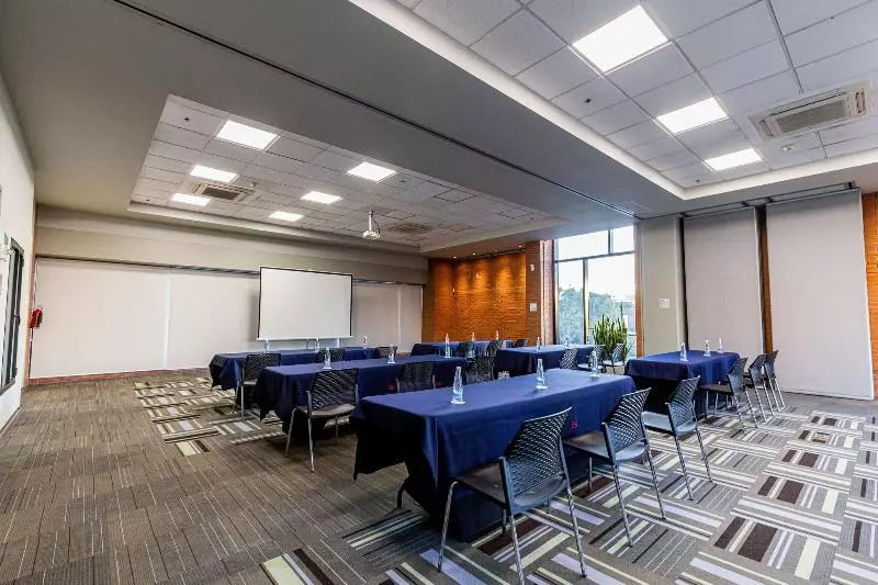 בית מלון כפרי Guadalajara Country Club By Hnf