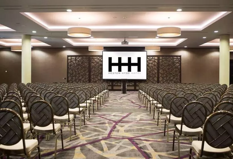 Szálloda Heston Hyde