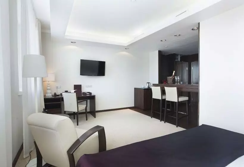 Отель Mergen Bator