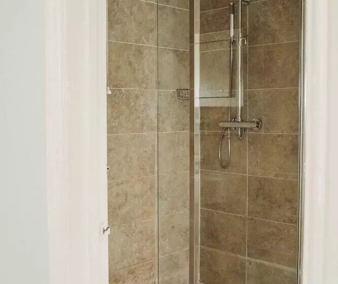 هتل Three Wells B&b