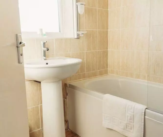 هتل Three Wells B&b