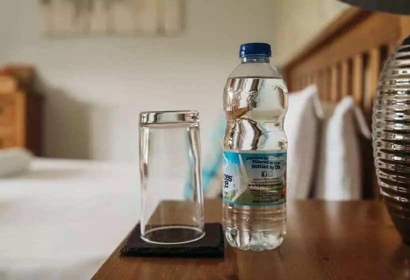 هتل Three Wells B&b