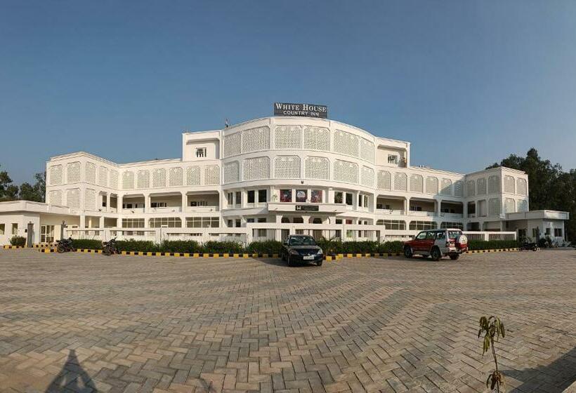 Пансион White House Country Inn