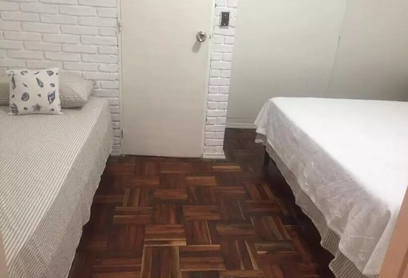 ユースホステル Palmeras Del Verdun