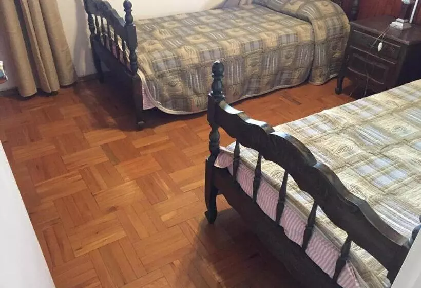 ユースホステル Palmeras Del Verdun