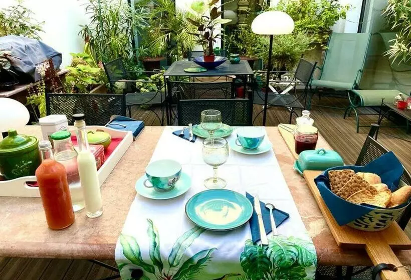 Aamiaismajoitus (B&B) Le Patio 3 Centre Ville Pézenas