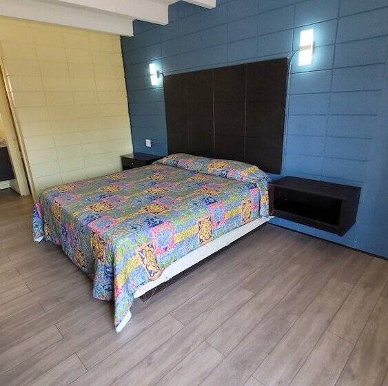 Отель Relax Inn