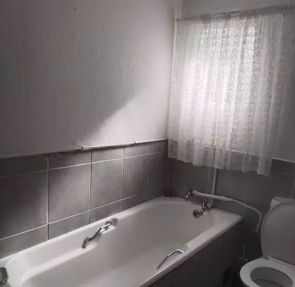 پانسیون Valla S Self Catering