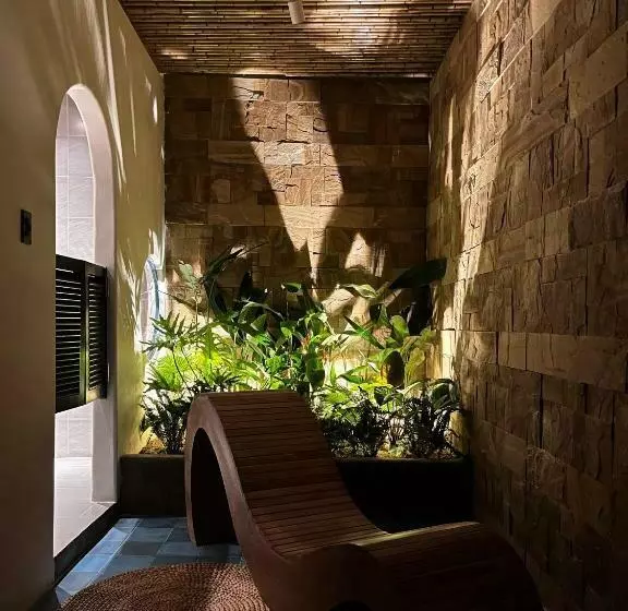 هتل Moonlight Homestay &