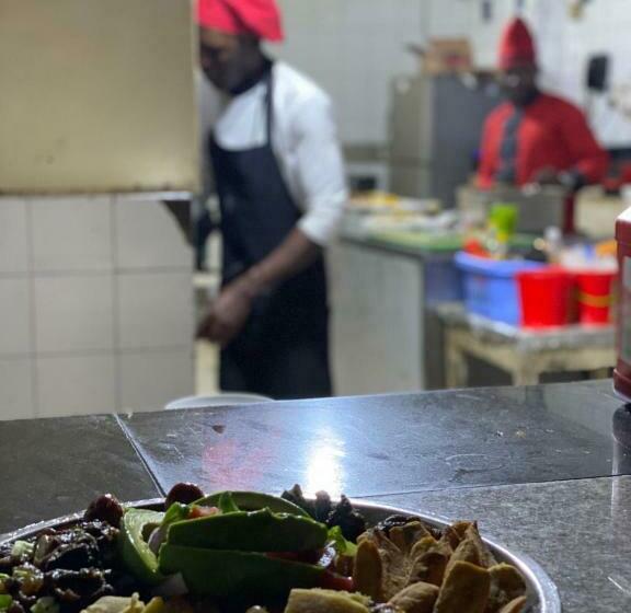 Отель The College Inn