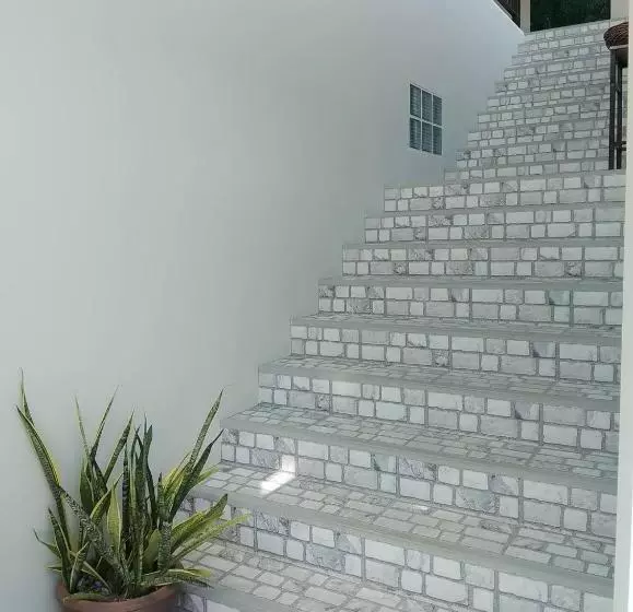 Hotelli Triple J Hometel