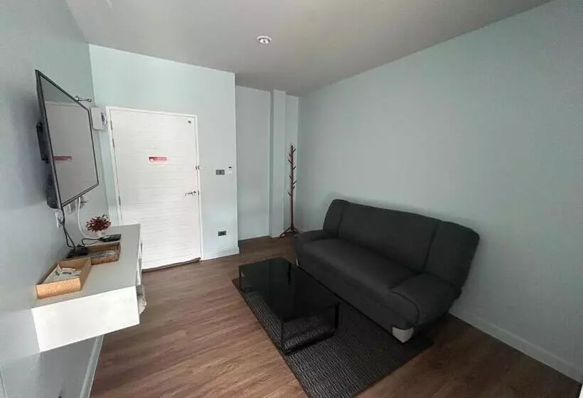 Hotelli Triple J Hometel