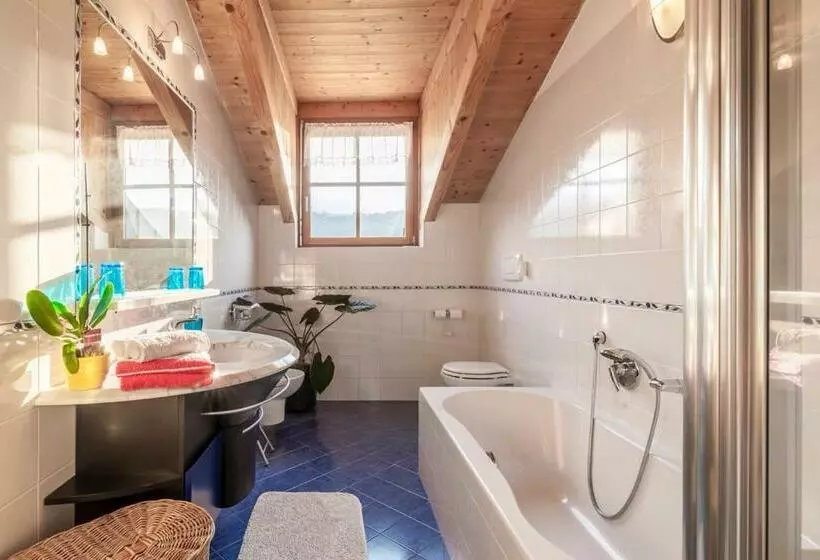 تختخواب و صبحانه Bbmarlene