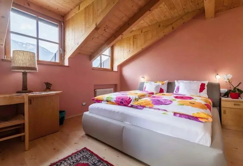 تختخواب و صبحانه Bbmarlene