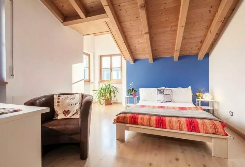 تختخواب و صبحانه Bbmarlene