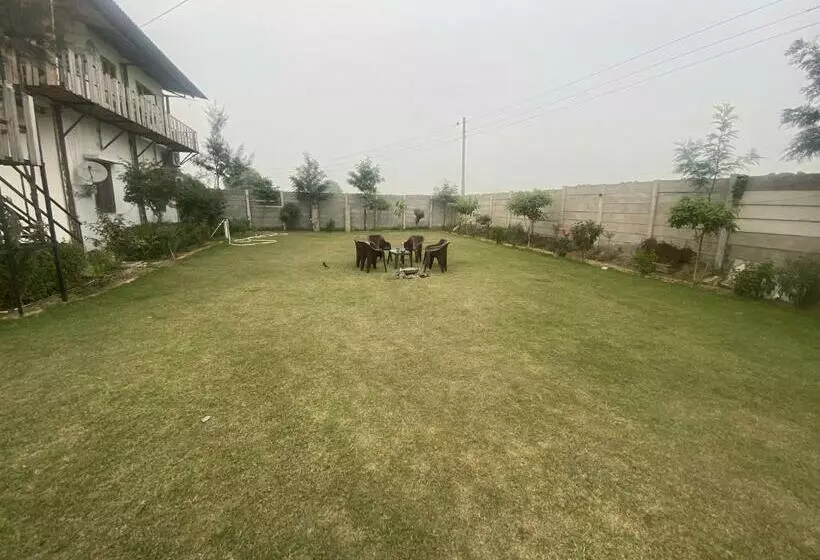 ホテル Atulyam Farms