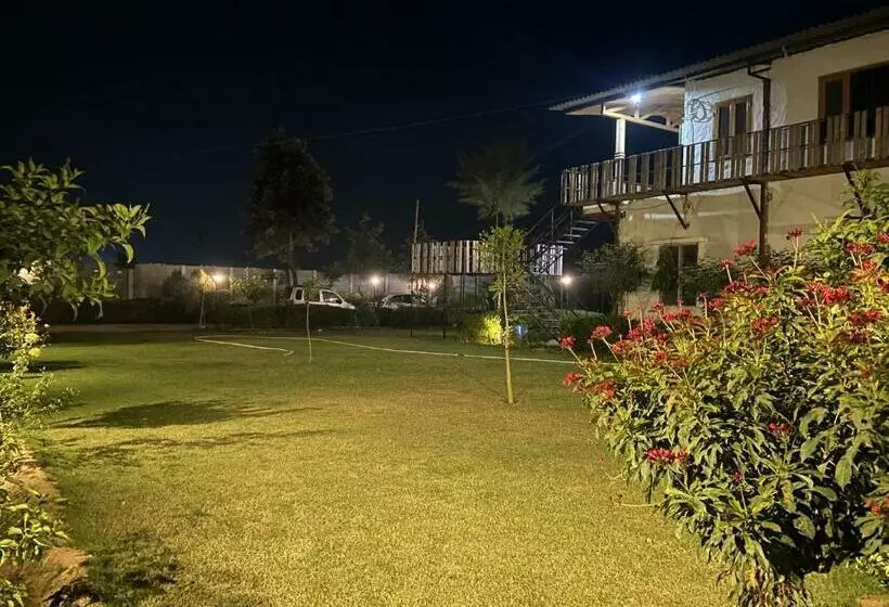 ホテル Atulyam Farms