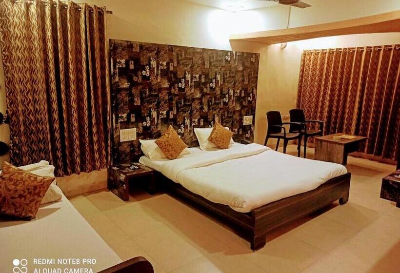 酒店 Rohit & Swaad Resto