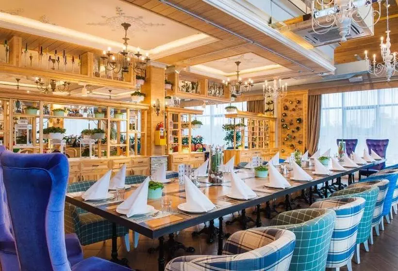 هتل Balqaragai Forest Family Resorts