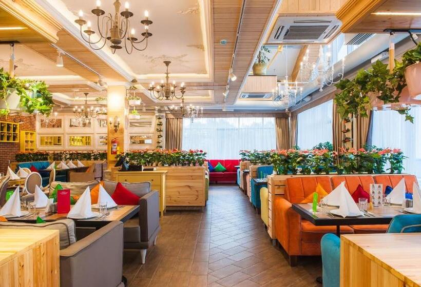 호텔 Balqaragai Forest Family Resorts