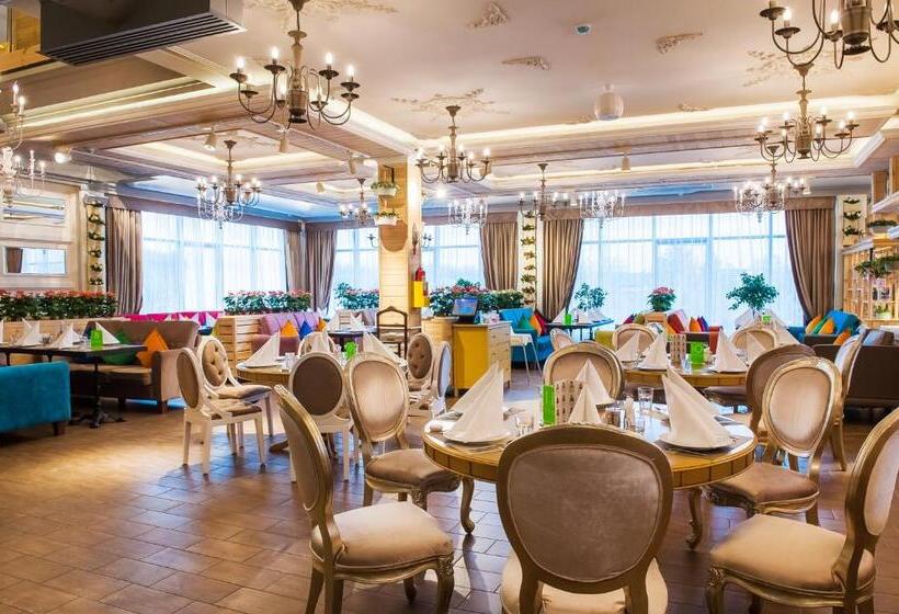 호텔 Balqaragai Forest Family Resorts