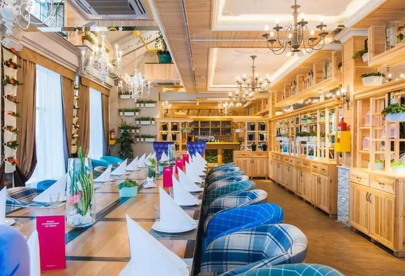 هتل Balqaragai Forest Family Resorts