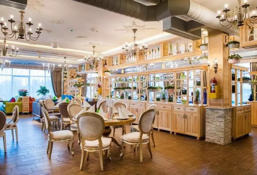 هتل Balqaragai Forest Family Resorts