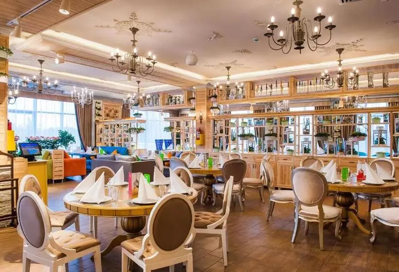 هتل Balqaragai Forest Family Resorts