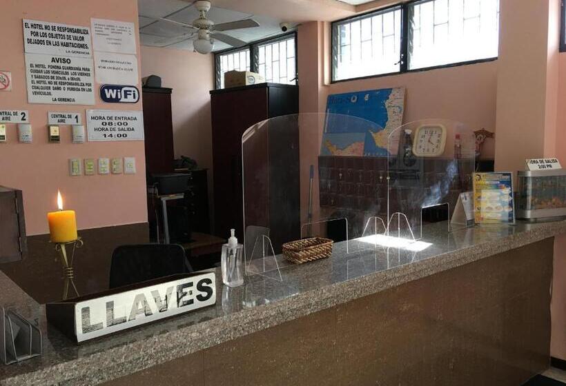 Отель Dorado Inn