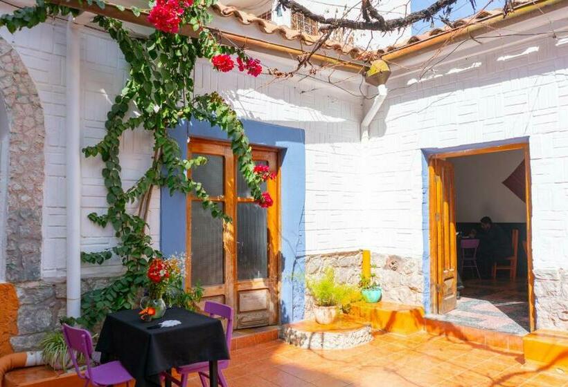 پانسیون Hostal Zeballos Tarija