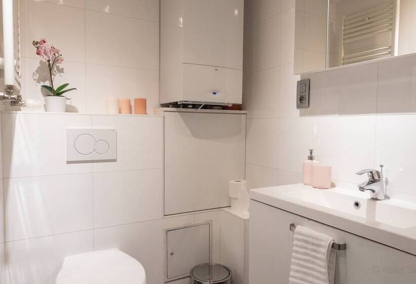 Oneluxstay Antwerp City Centre