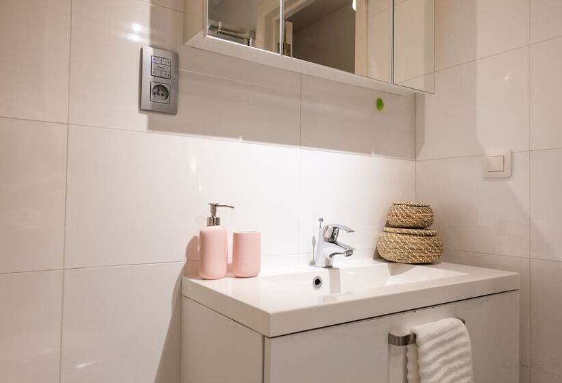 Oneluxstay Antwerp City Centre