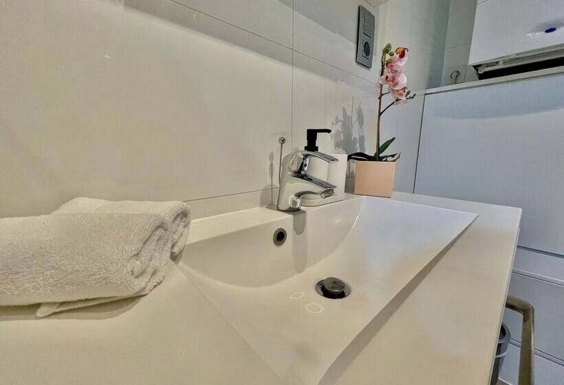 Oneluxstay Antwerp City Centre