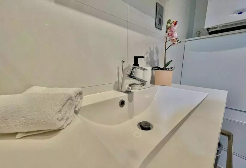 Oneluxstay Antwerp City Centre