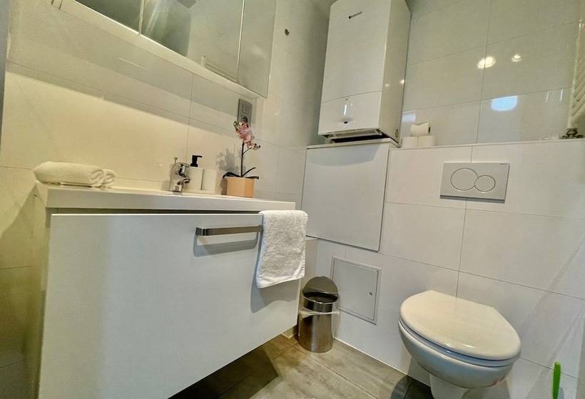 Oneluxstay Antwerp City Centre