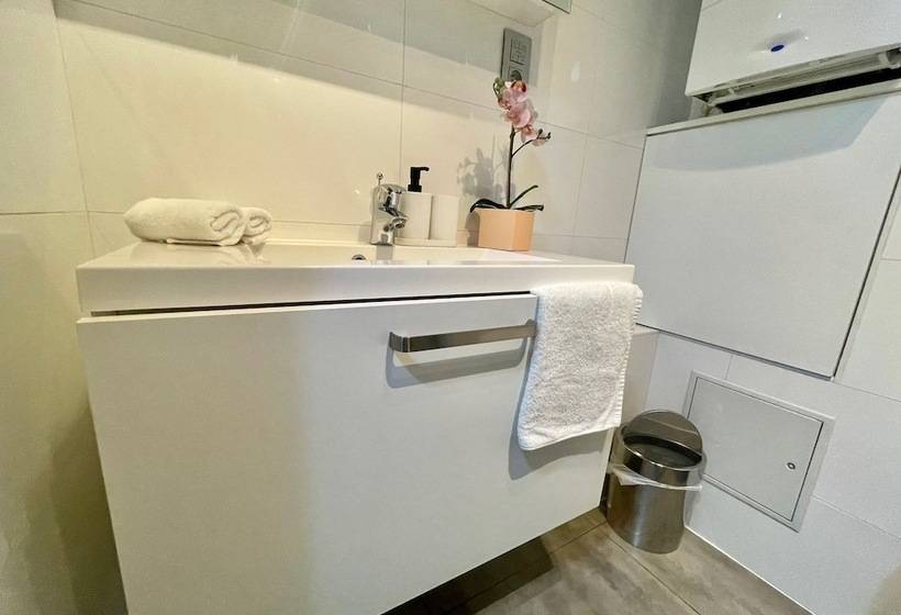 Oneluxstay Antwerp City Centre