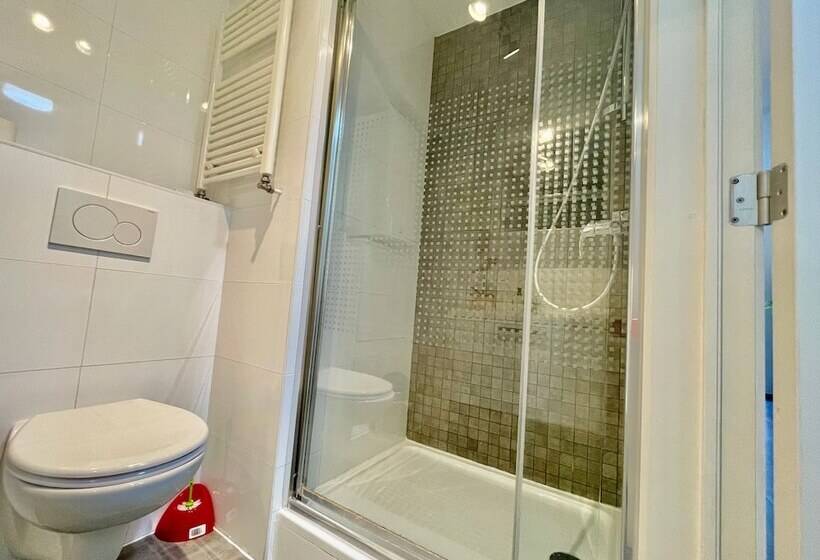 Oneluxstay Antwerp City Centre