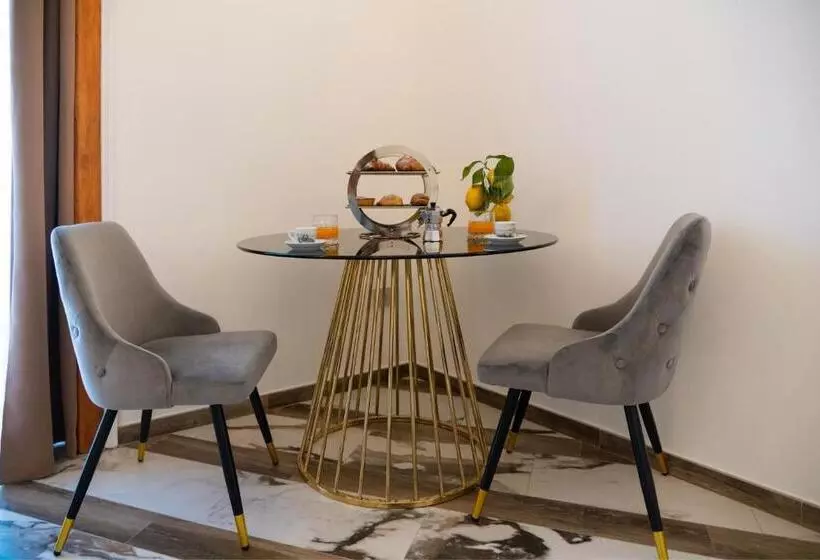Aamiaismajoitus (B&B) Sant Antonino Luxury Suite