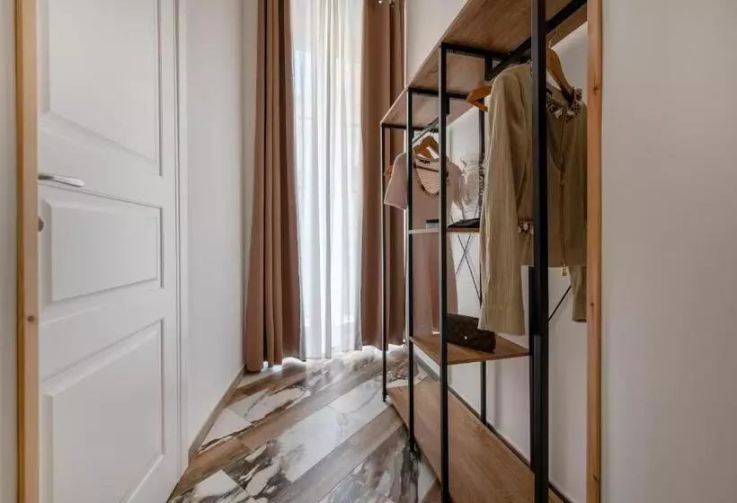 Aamiaismajoitus (B&B) Sant Antonino Luxury Suite